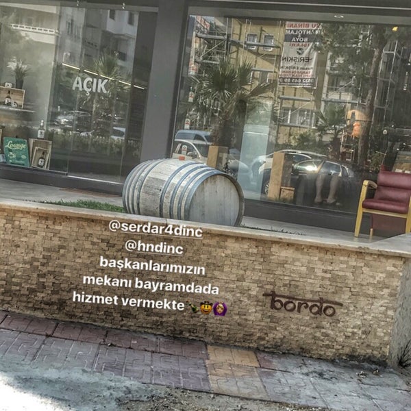 Foto tirada no(a) Bordo Şarap ve İçki Mağazası por RuMeysa Mahmut K. em 6/26/2017