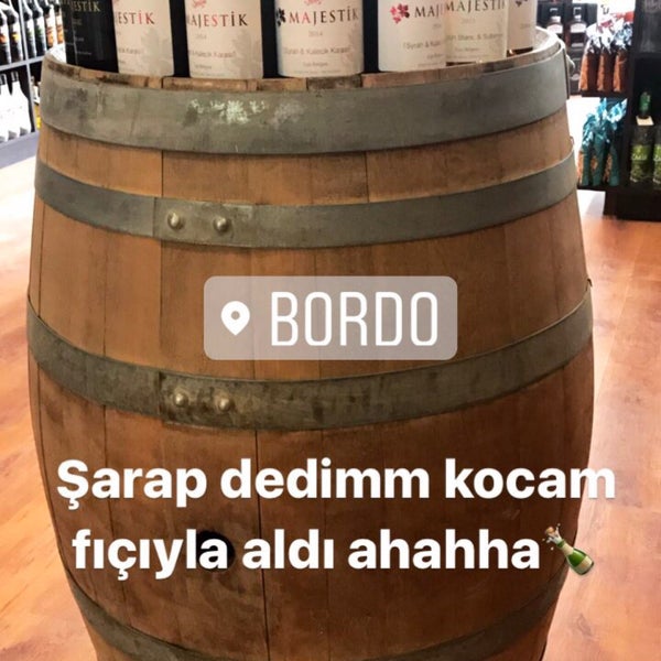 Foto tirada no(a) Bordo Şarap ve İçki Mağazası por RuMeysa Mahmut K. em 3/24/2017
