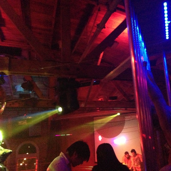 รูปภาพถ่ายที่ Eleven Nightclub โดย Dan L. เมื่อ 4/14/2013