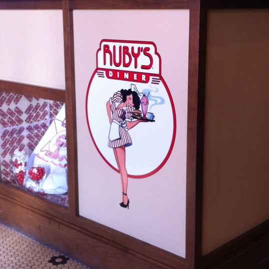 Foto scattata a Ruby&#39;s Diner da adriana il 11/9/2012