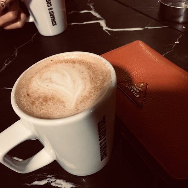 รูปภาพถ่ายที่ Edward&#39;s Coffee โดย Melike เมื่อ 11/19/2021