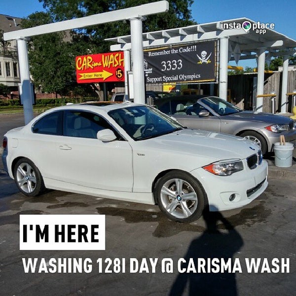 รูปภาพถ่ายที่ CARisma Wash โดย Tony B. เมื่อ 10/22/2013