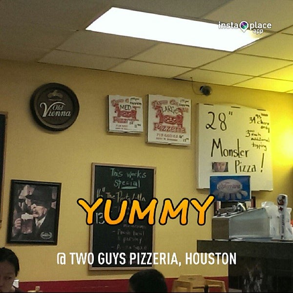 Das Foto wurde bei Two Guys Pizzeria von Tony B. am 7/1/2013 aufgenommen