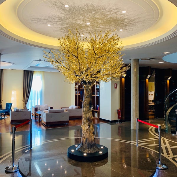 รูปภาพถ่ายที่ Pomegranate Wellness Spa Hotel 5* โดย Metodi เมื่อ 7/21/2019