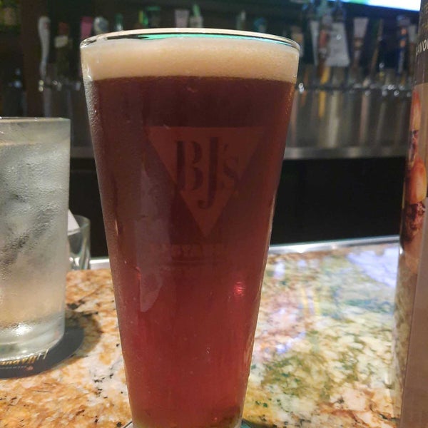 Photo taken at BJ&#39;s Restaurant &amp; Brewhouse by Hoyt N. on 9/13/2021