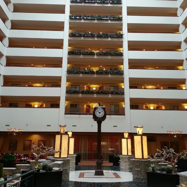 รูปภาพถ่ายที่ Renaissance Charlotte Suites Hotel โดย Fran K. เมื่อ 6/3/2013