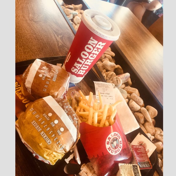 Foto tirada no(a) Saloon Burger por Can . em 7/6/2018