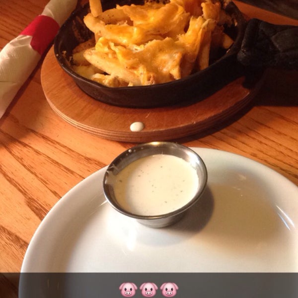 Photo taken at Chili&#39;s Grill &amp; Bar by ❥suρeryαi on 9/13/2015