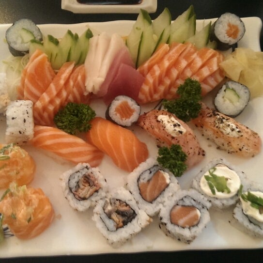 รูปภาพถ่ายที่ Jow Sushi Bar โดย Ricardo N. เมื่อ 6/2/2014