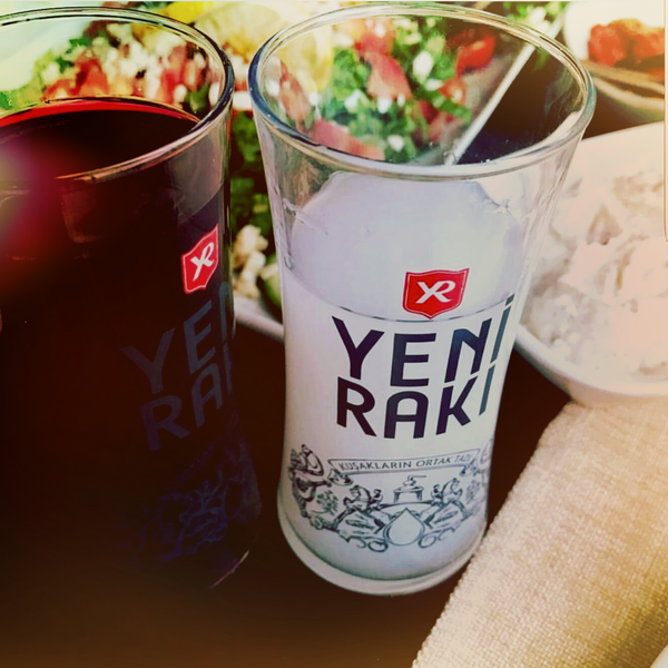 รูปภาพถ่ายที่ Balıklı Bahçe Et ve Balık Restoranı โดย Samet เมื่อ 9/30/2017