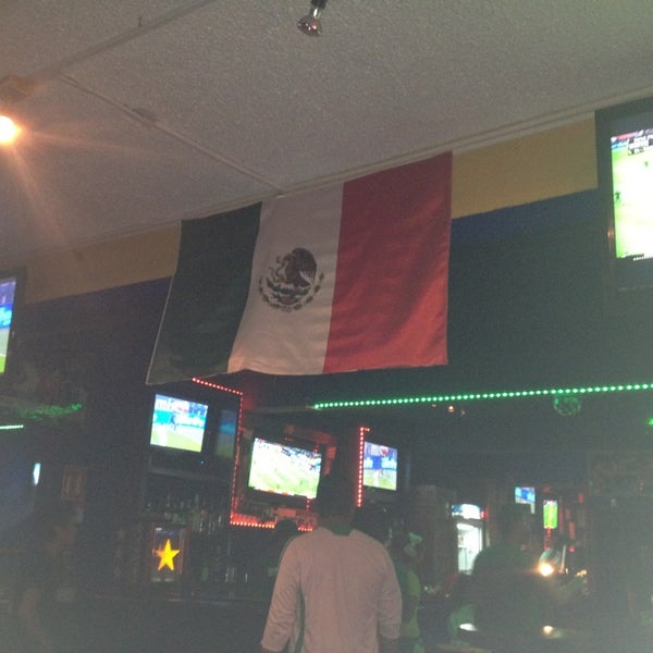 Foto diambil di 3G Bar Cabo México oleh Fernanda pada 3/27/2013