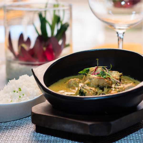 El aroma del arroz jazmín y el curry envolverán tu próxima #ExperienciaTamarine. Disfrútalos en nuestro Curry Amarillo Thai • $26.500.