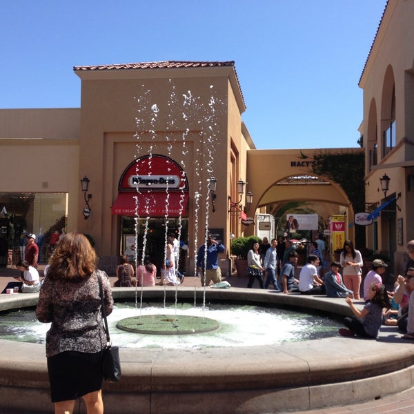 รูปภาพถ่ายที่ Fashion Island โดย Savana เมื่อ 4/21/2013