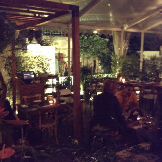 Photo prise au Clé Cafe-Lounge Bar par Andre B. le9/26/2013