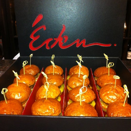 12/12/2012にErikがEden Burger Barで撮った写真