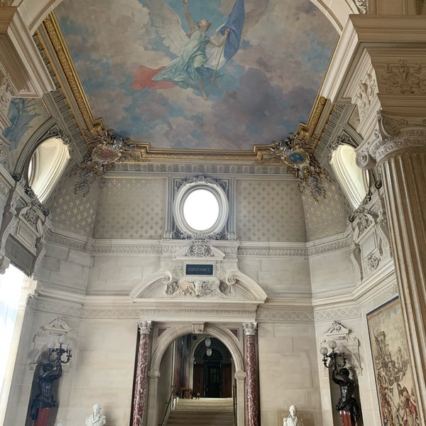 Foto diambil di Château de Chantilly oleh Hugh S. pada 6/21/2020