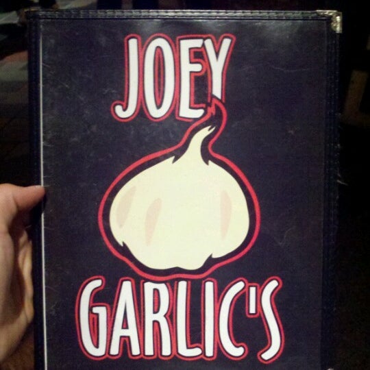 Foto tirada no(a) Joey Garlic&#39;s por Greg S. em 10/13/2012