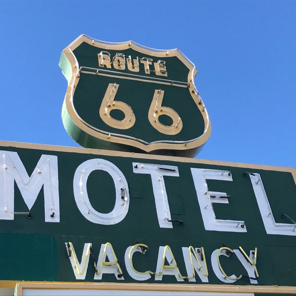 Foto diambil di Route 66 Motel oleh Offbeat L.A. pada 2/25/2018