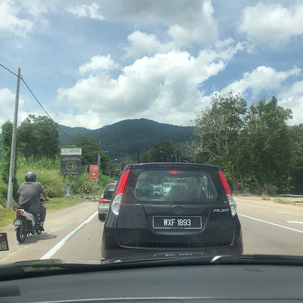 Photo taken at Gunung Lambak by Goldust on 4/28/2018