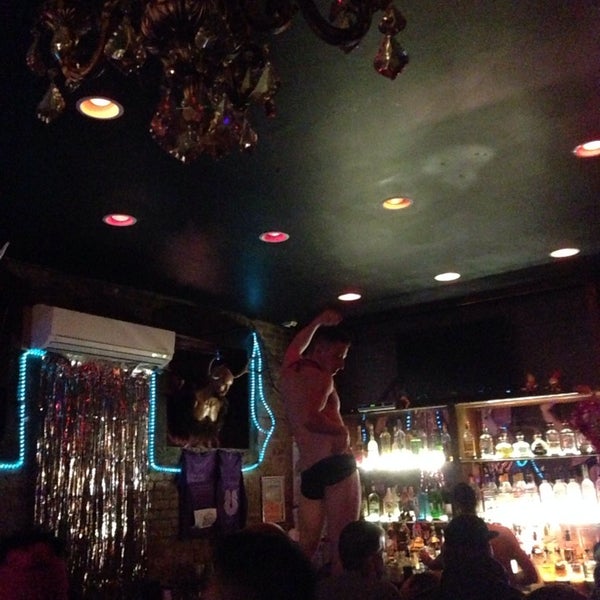 รูปภาพถ่ายที่ Fairytail Lounge โดย Carlos เมื่อ 2/16/2014