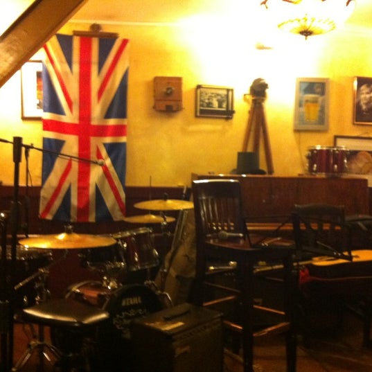 11/28/2012 tarihinde Ivan Z.ziyaretçi tarafından Sepia Pub'de çekilen fotoğraf