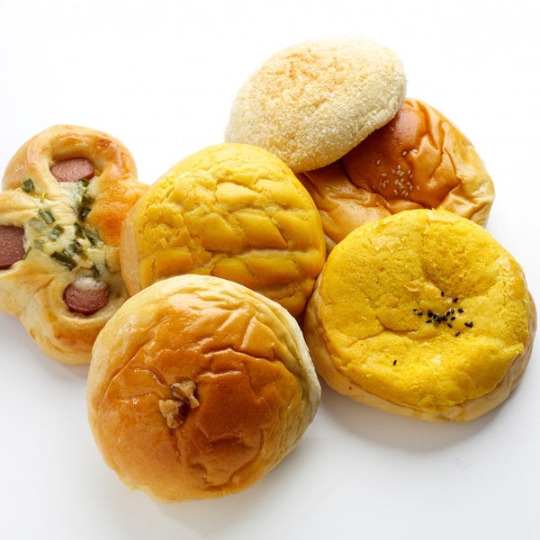 The array of baked goods here is mouthwatering: custard buns, ham and cheese buns, ham and sausage with scallion buns, pork floss cakes, pineapple taro paste buns, red bean paste buns and on and on.