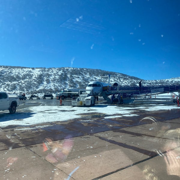 รูปภาพถ่ายที่ Aspen/Pitkin County Airport (ASE) โดย Amanda R. เมื่อ 1/31/2023