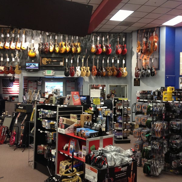 Гитарный центр ростов на дону московская 70. Гитарный центр ростов на дону московская 70. Нижний новгород улица максима горького 158 музторг. Гитарный центр ростов на дону московская 70. Магазин музыкальных инструментов.