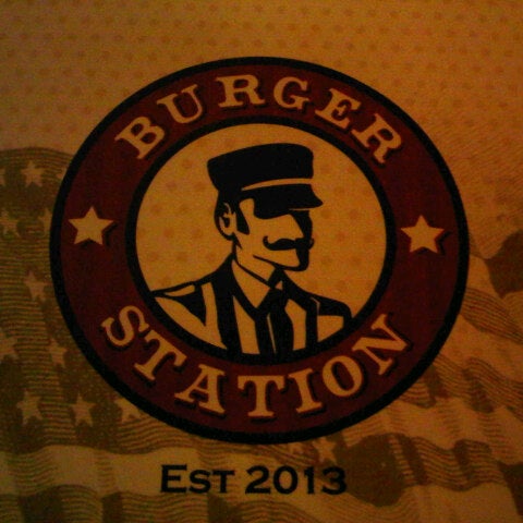 รูปภาพถ่ายที่ Burger Station โดย Amanda F. เมื่อ 4/21/2013