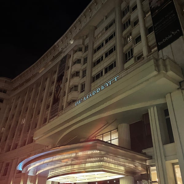 Das Foto wurde bei JW Marriott Bucharest Grand Hotel von Mimar Bey S. am 6/17/2022 aufgenommen