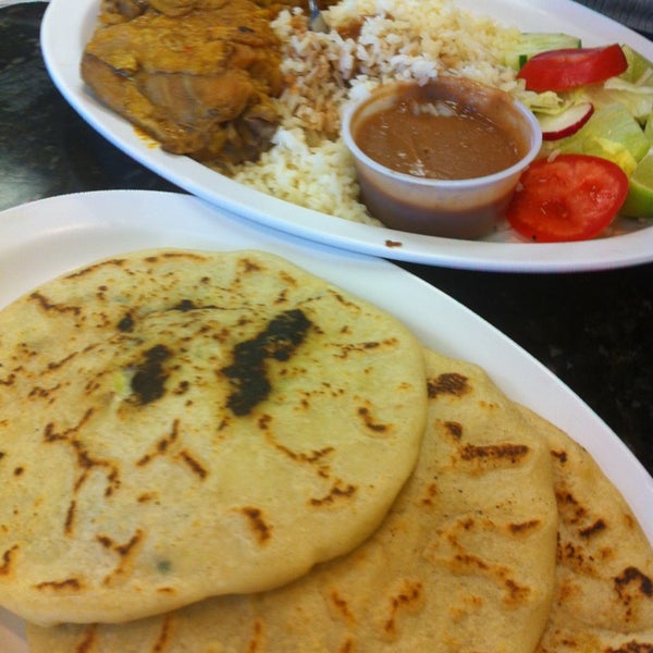 Pupuseria El Cerro Verde Latin American Restaurant in Hawthorne