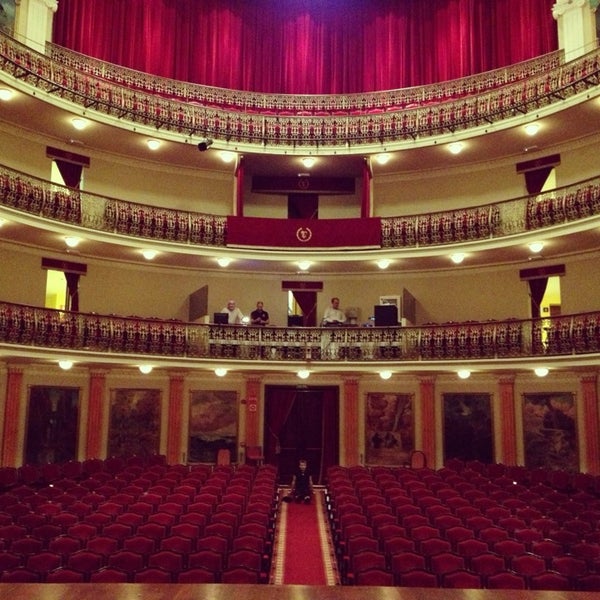 4/30/2013 tarihinde Valeriia C.ziyaretçi tarafından Teatro Leal'de çekilen fotoğraf