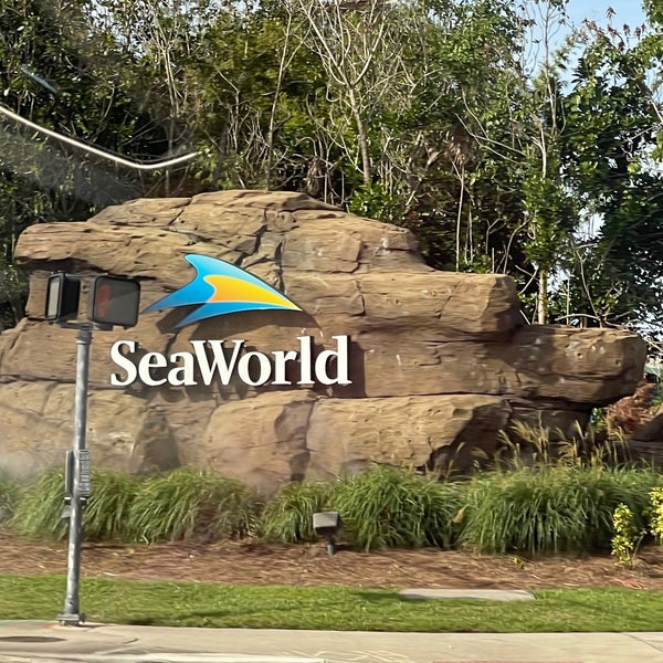 Foto tirada no(a) SeaWorld Orlando por Pat T. em 12/7/2023