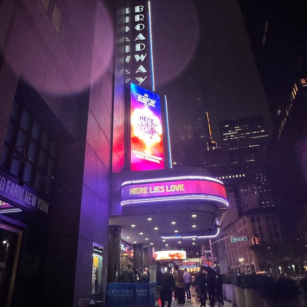Снимок сделан в Broadway Theatre пользователем Allie F. 10/14/2023
