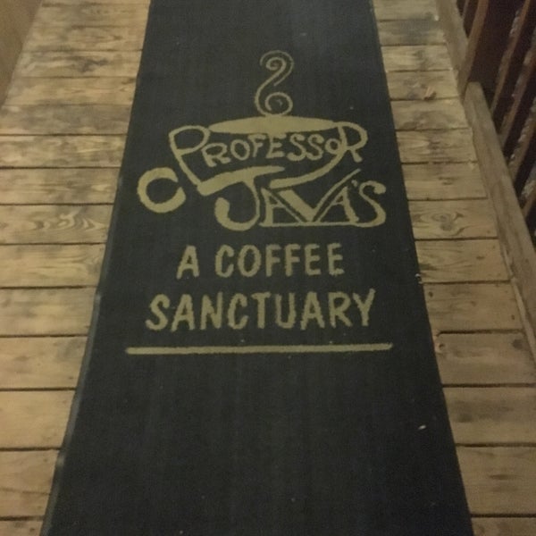 Foto tirada no(a) Professor Java&#39;s Coffee Sanctuary por Allie F. em 12/22/2016