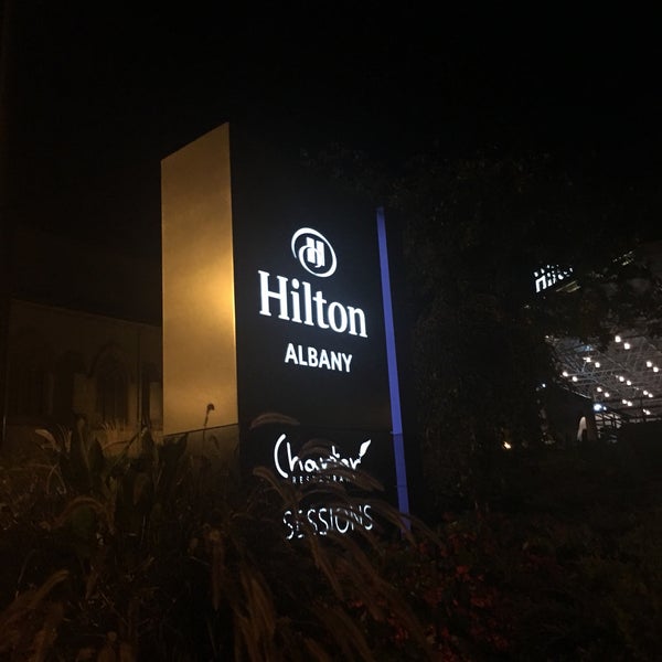 Foto diambil di Hilton oleh Allie F. pada 10/23/2016