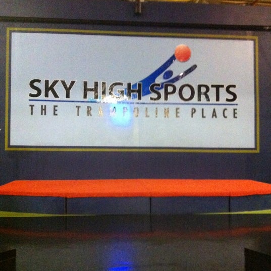 10/6/2012에 Hyewon N.님이 Sky High Sports Woodland Hills에서 찍은 사진