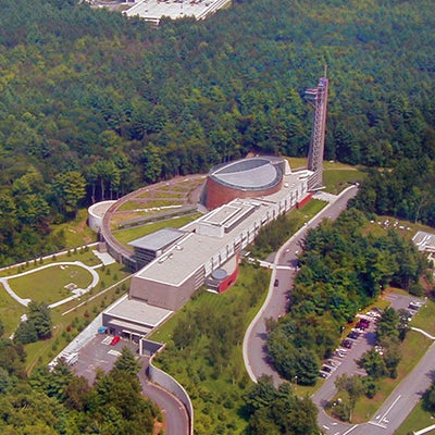 Foto tirada no(a) Mashantucket Pequot Museum and Research Center por Mashantucket Pequot Museum and Research Center em 8/2/2013