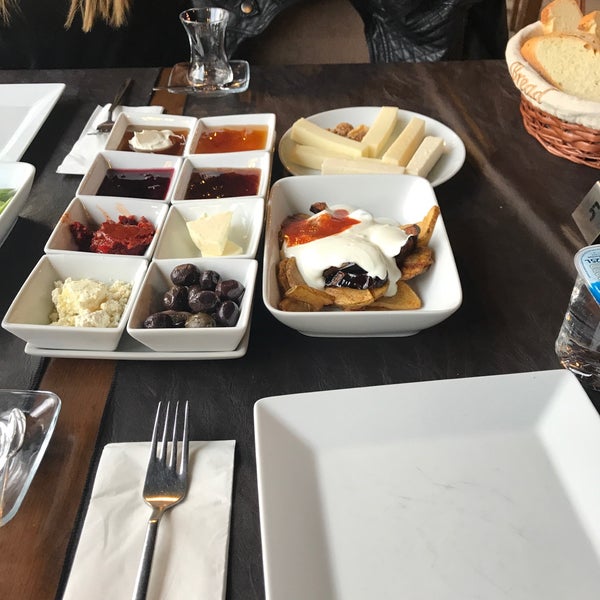 1/14/2018 tarihinde Bakaroğlu/Ercümentziyaretçi tarafından Orman İçi Cafe'de çekilen fotoğraf
