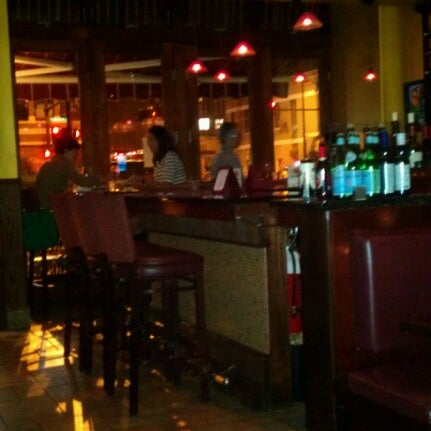 รูปภาพถ่ายที่ Nia Restaurant โดย Jennifer C. เมื่อ 9/29/2012