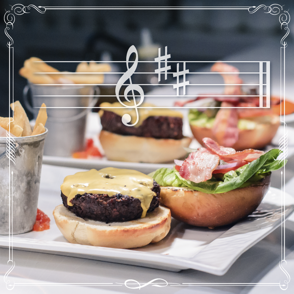 En tu plato realiza la composición que prefieras y di #ElArtistaSoyYo. Selecciona tus ingredientes y diseña tu propia hamburguesa. Reservas al 3219041217.