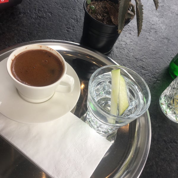 Foto tirada no(a) Camekan Coffee Roastery por Tülin K. em 2/16/2019