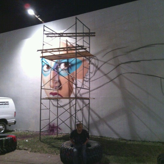 Foto tirada no(a) The Yard @artists4Israel (Permanently Closed) por Mealeo M. em 12/5/2012