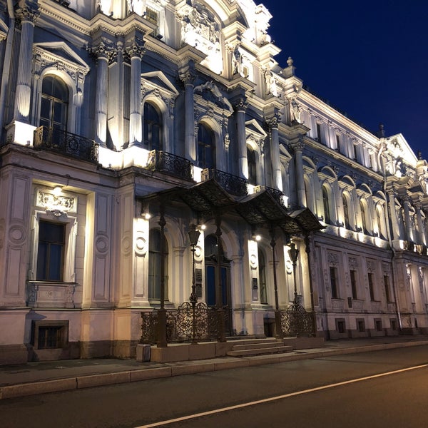 Миллионная д. Центр на миллионной. Миллионная 6 кдц 2. Москва улица моховая 10. Миллионная улица 6 поликлиника.