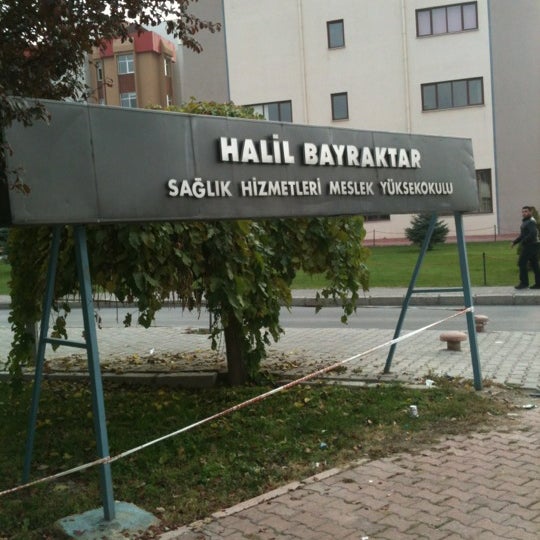 halil bayraktar saglik hizmetleri meslek yuksekokulu kayseri de universite akademi binasi