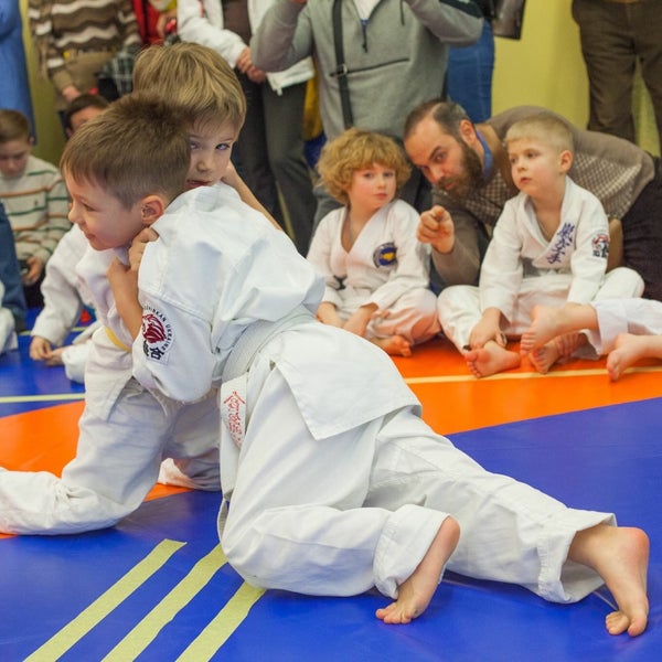 Спортивный клуб борьбы. Клуб борьбы. Борцовский клуб Зугалай. Борцовский клуб Сириус. Таганский парк клуб по борьбе.