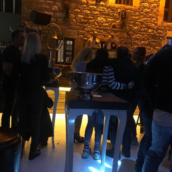 Foto diambil di Küba Restaurant &amp; Lounge Bar oleh MUHAMMET Y. pada 3/2/2019