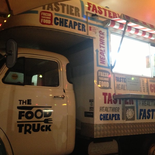 Foto tirada no(a) Food Truck Garage por Jonathan G. em 5/3/2013