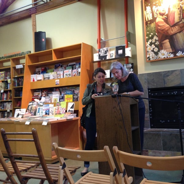 5/19/2013 tarihinde Adam M.ziyaretçi tarafından Diesel, A Bookstore'de çekilen fotoğraf