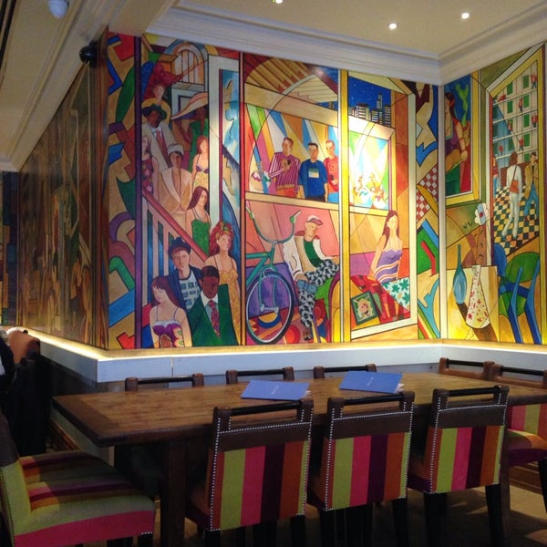 รูปภาพถ่ายที่ Oscar Bar &amp; Restaurant โดย Chris L. เมื่อ 9/13/2014